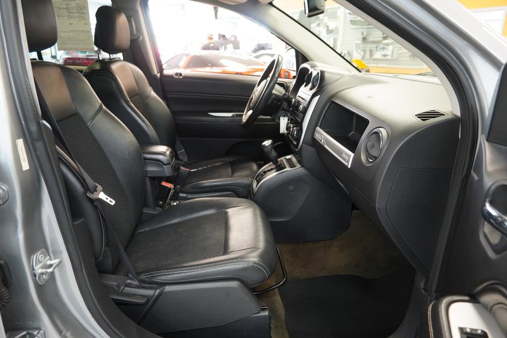 Used 2016 Jeep Compass Latitude AWD/4WD image 32