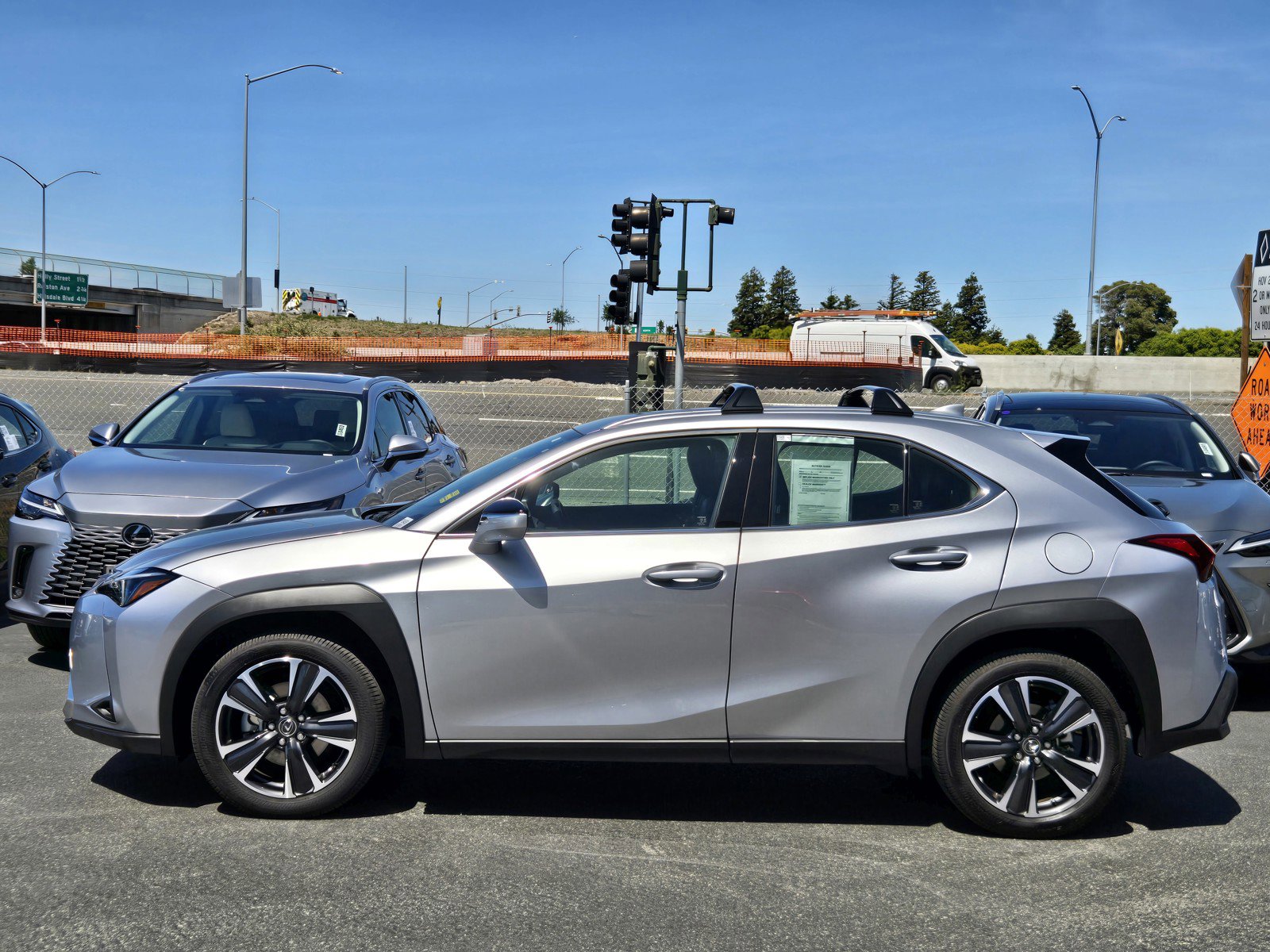 Used 2025 Lexus UX 300h FWD w/ Accessory Package (Z2) image 6