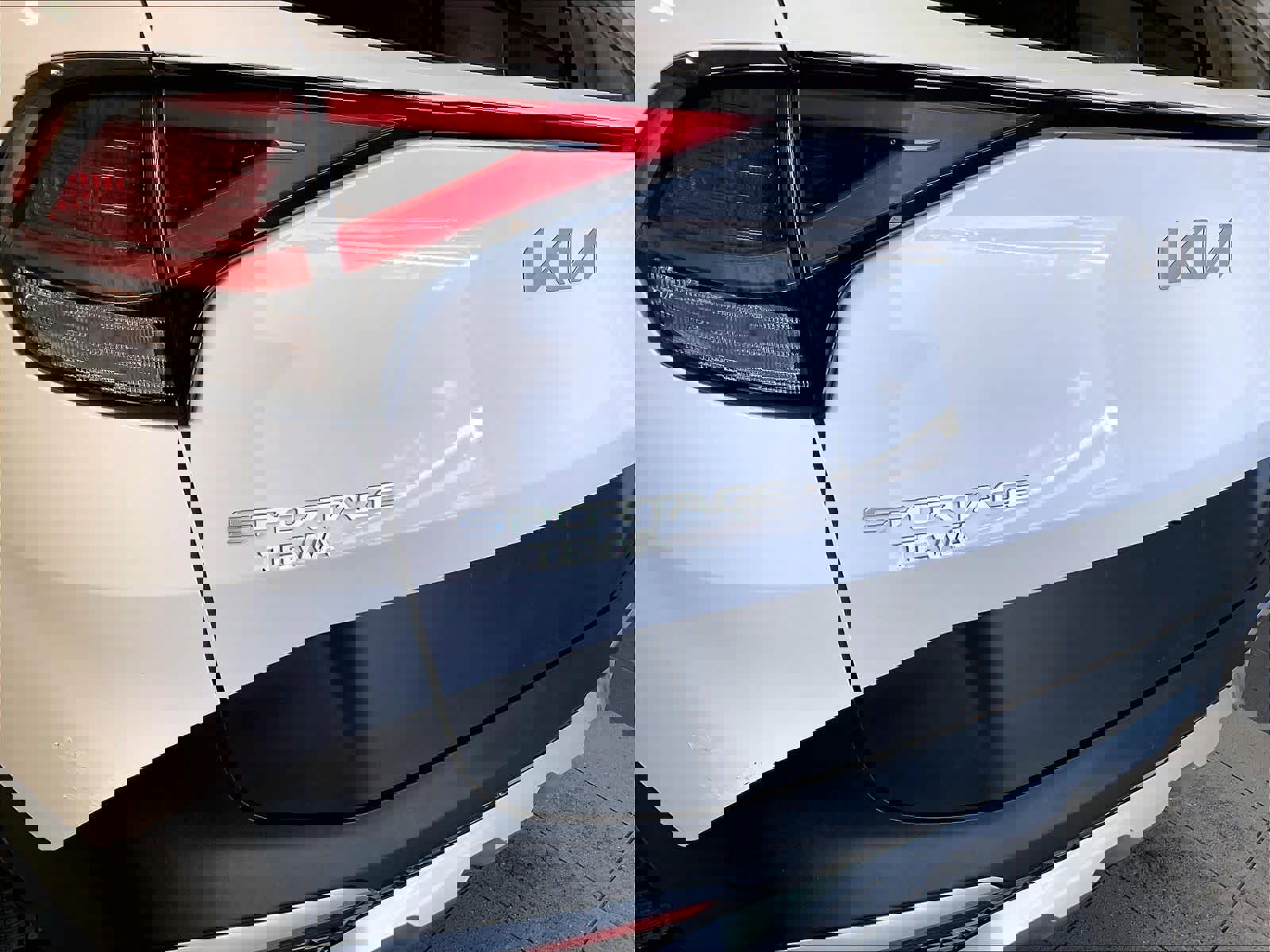 Used 2023 Kia Sportage EX AWD/4WD image 27