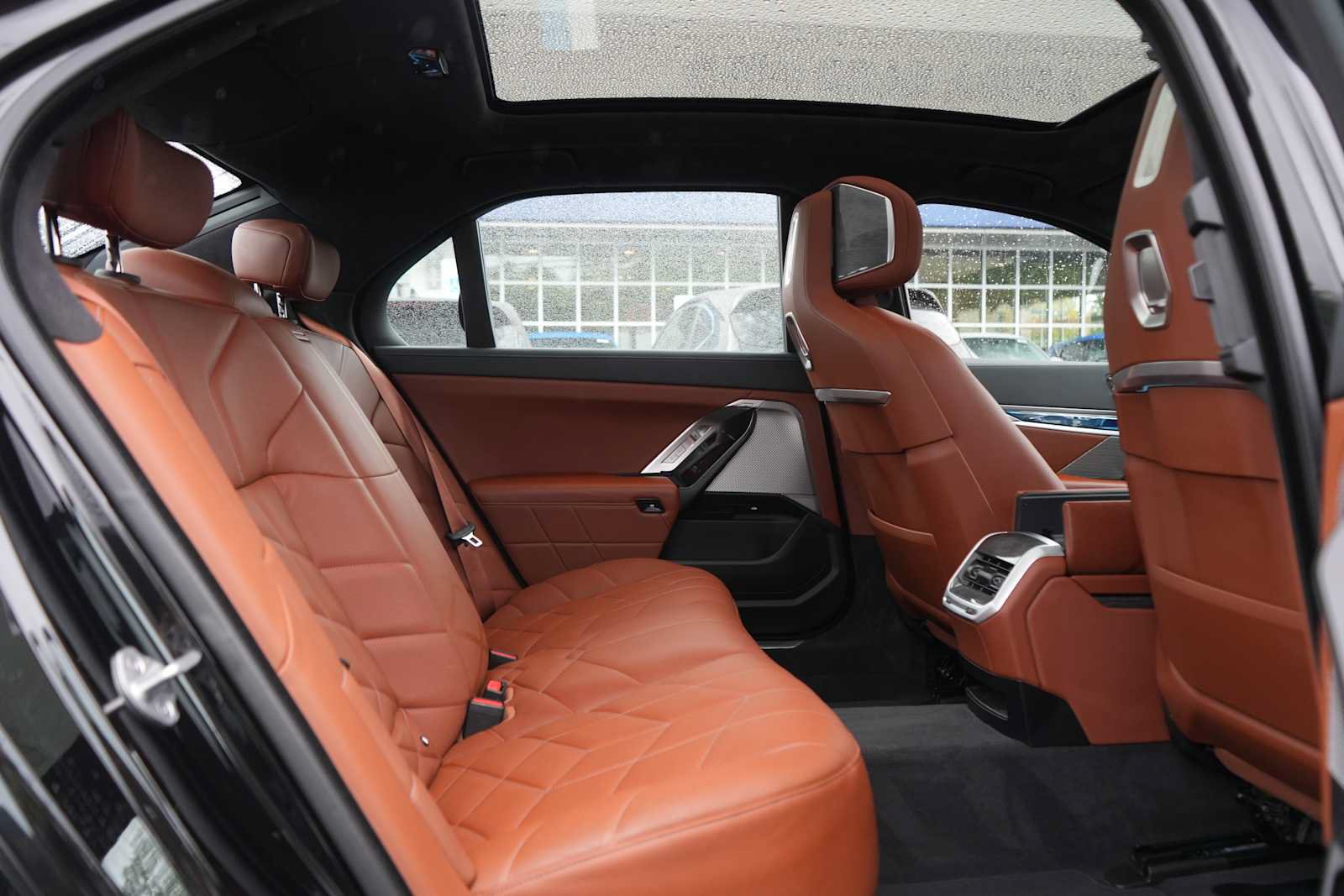 Used 2024 BMW 760i xDrive w/ Executive Package AWD/4WD image 34