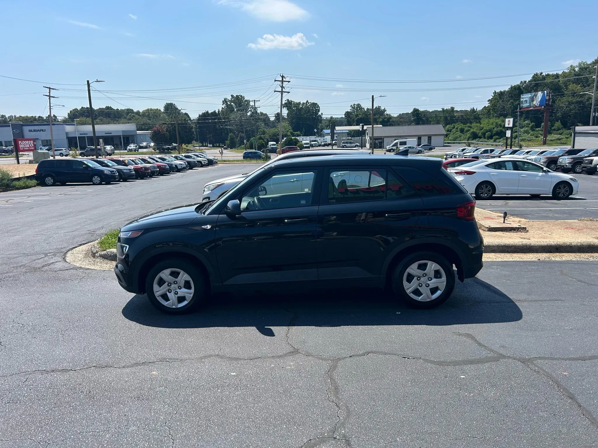 Used 2020 Hyundai Venue SE image 4