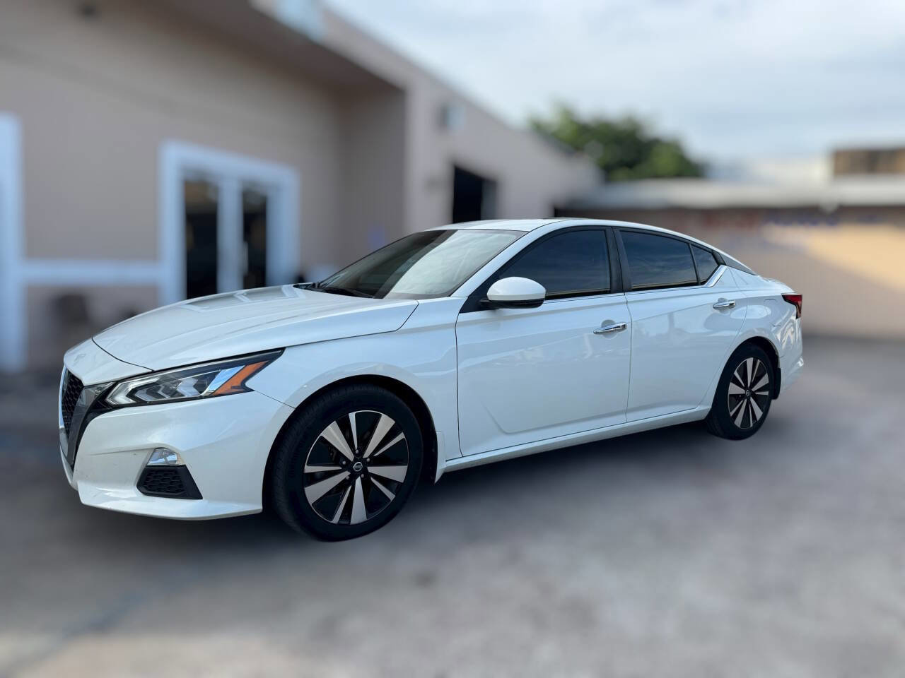 Used 2021 Nissan Altima 2.5 SV w/ SV Premium Package image 5