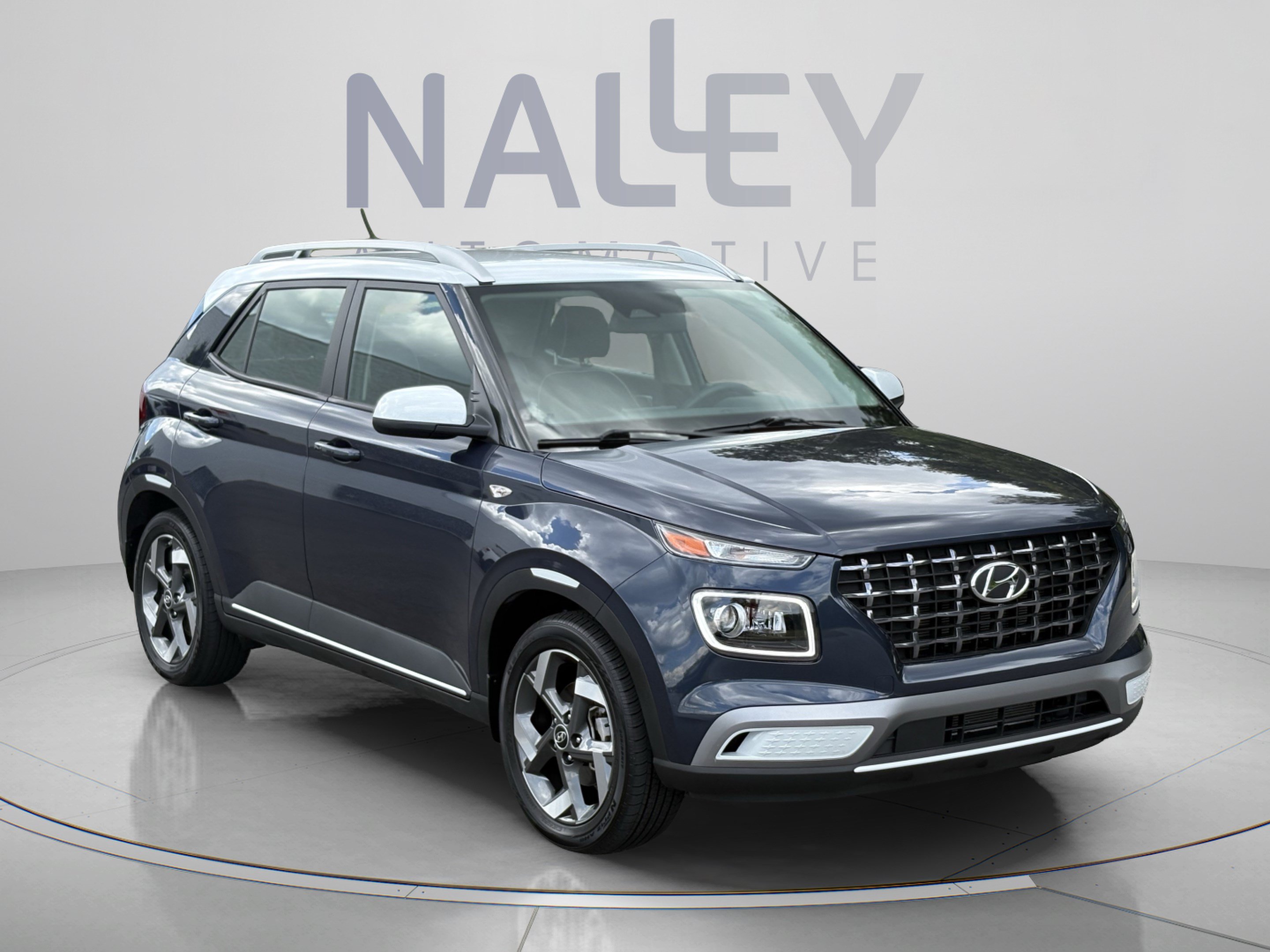 Certified 2025 Hyundai Venue Limited FWD image 7