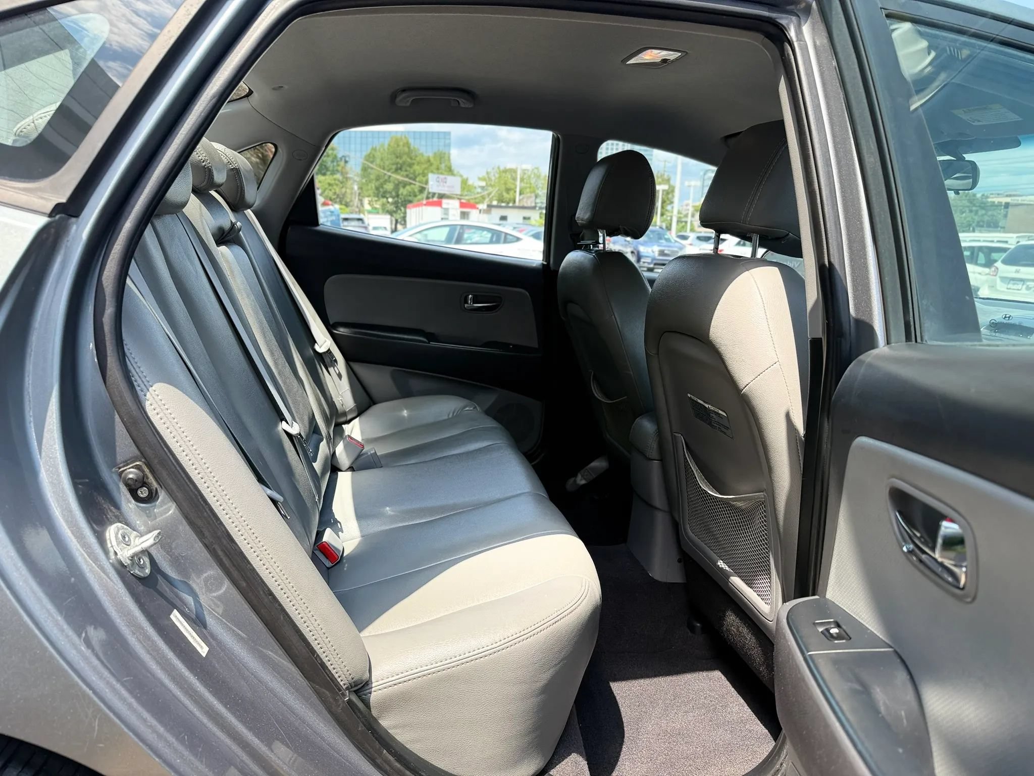 Used 2010 Hyundai Elantra GLS FWD image 27
