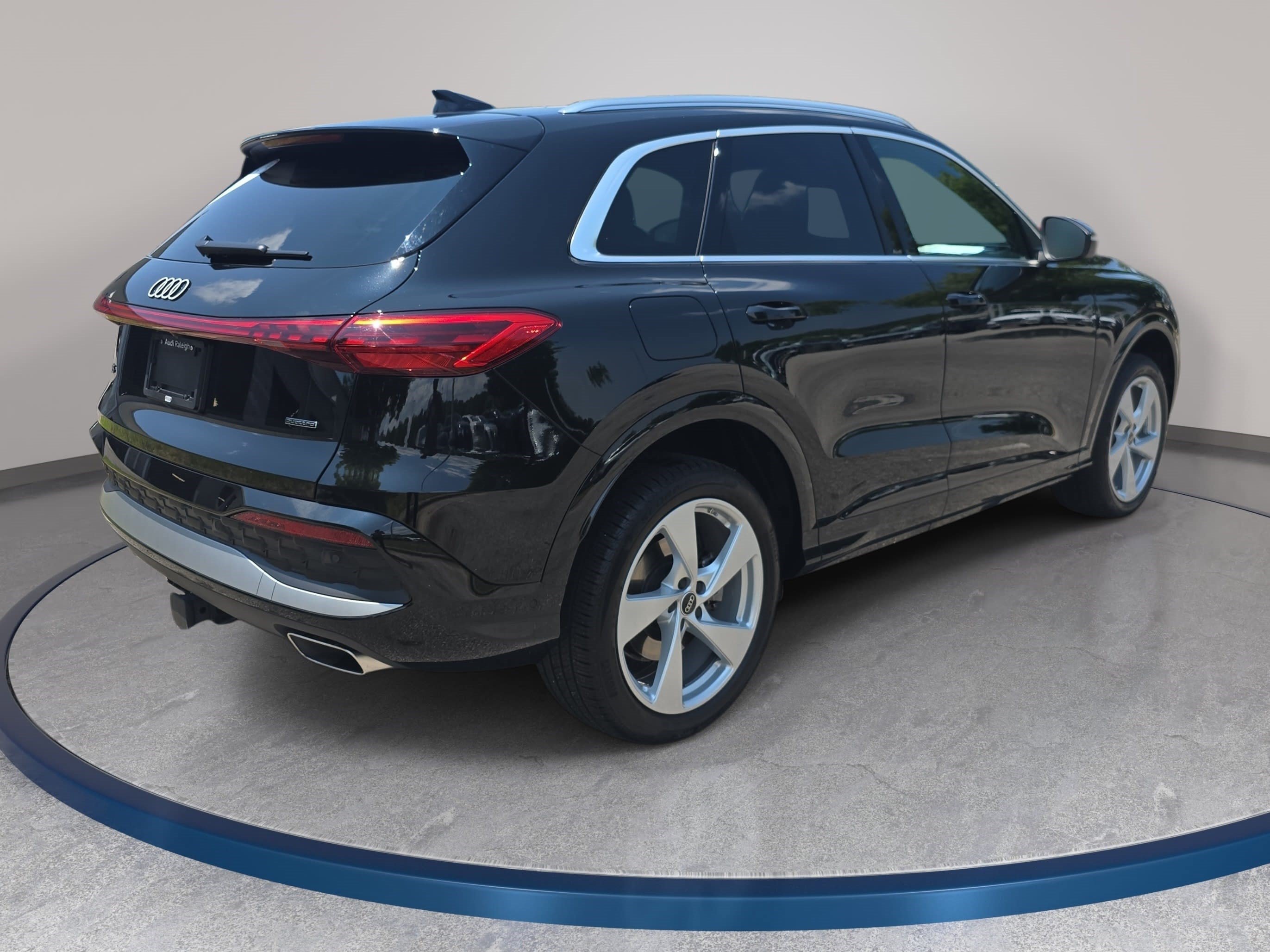 Certified 2025 Audi Q5 Premium Plus w/ Premium Plus AWD/4WD image 6