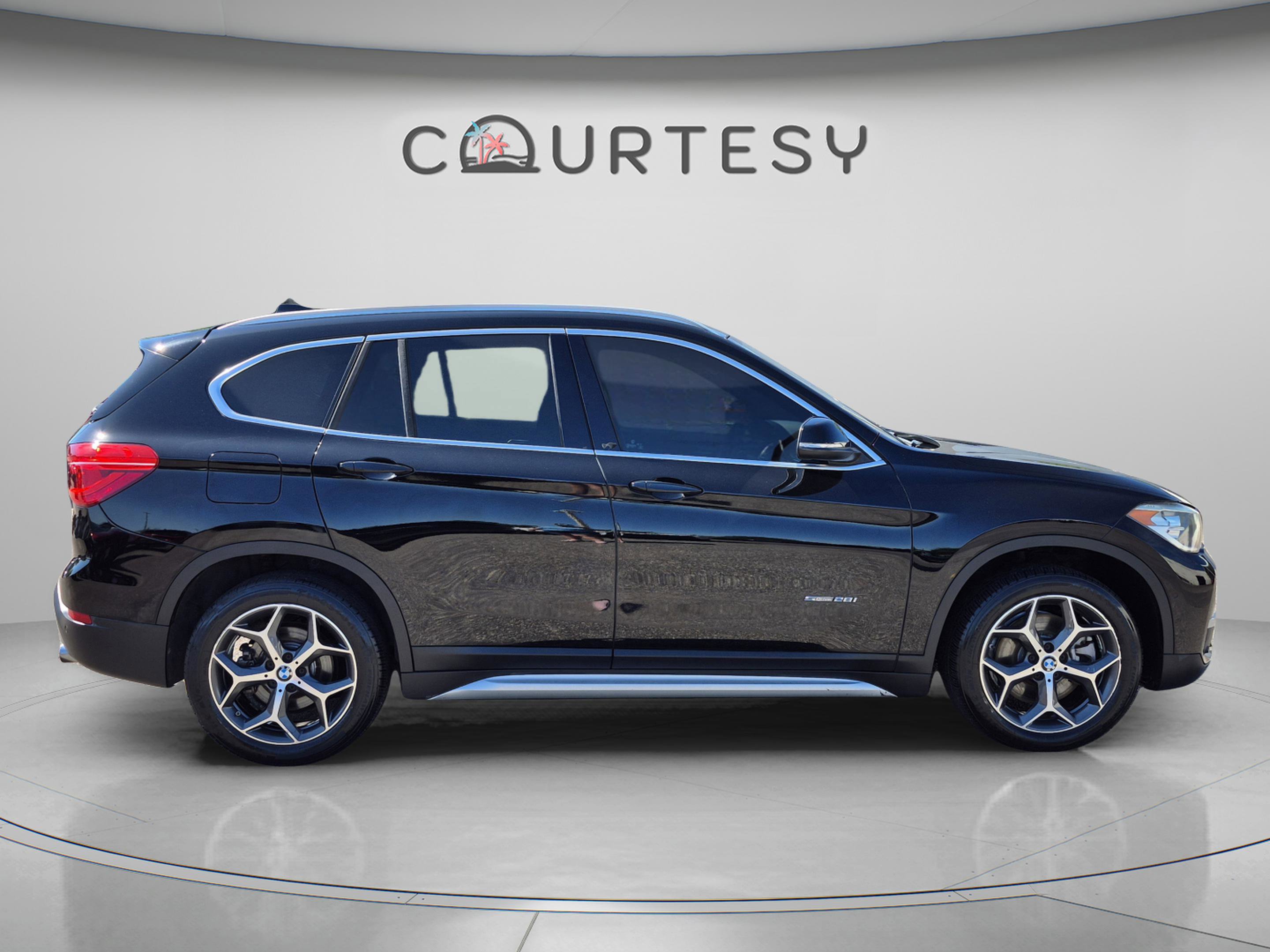 Used 2017 BMW X1 sDrive28i FWD image 6