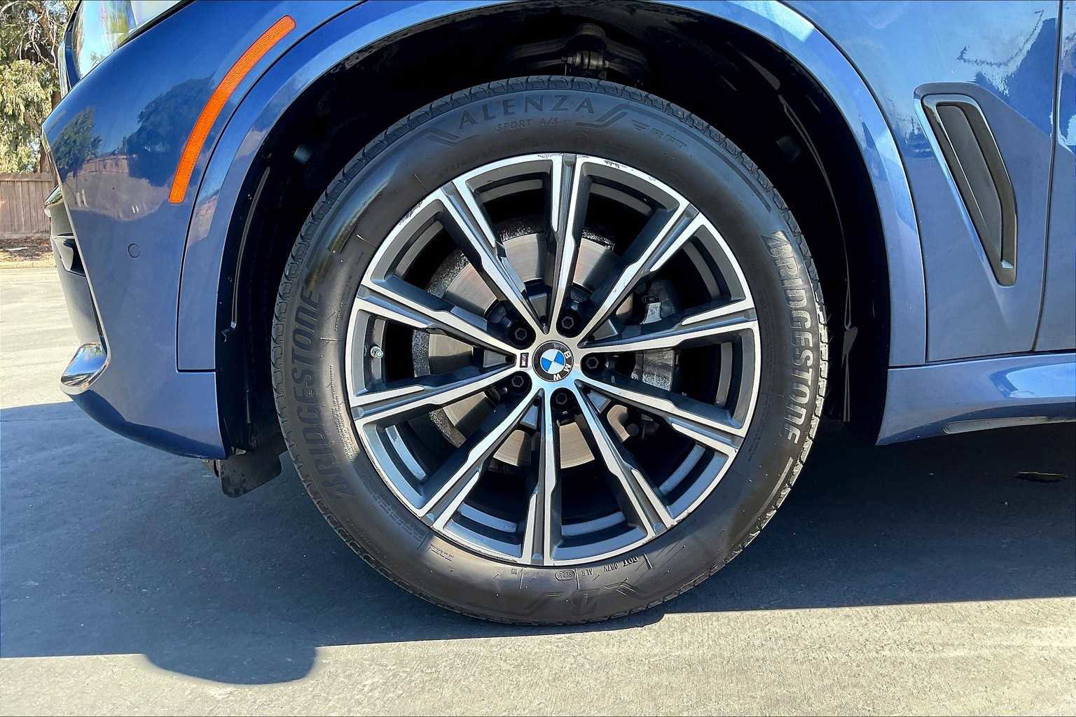 Used 2022 BMW X5 xDrive40i w/ M Sport Package image 12