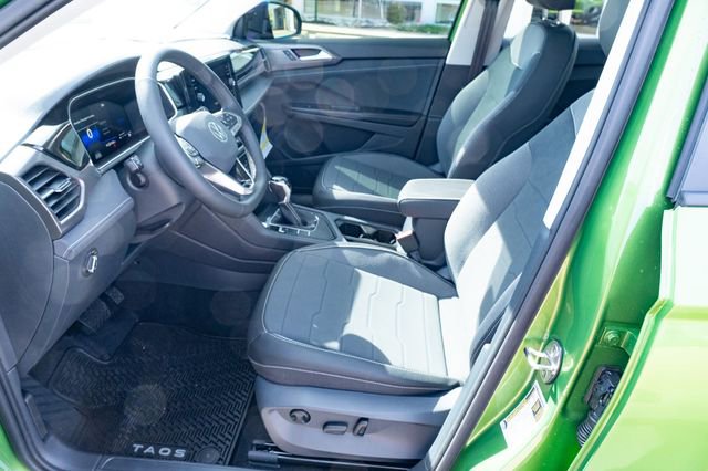 New 2026 Volkswagen Taos SE image 18