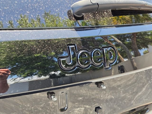 Used 2021 Jeep Grand Cherokee Laredo X image 11