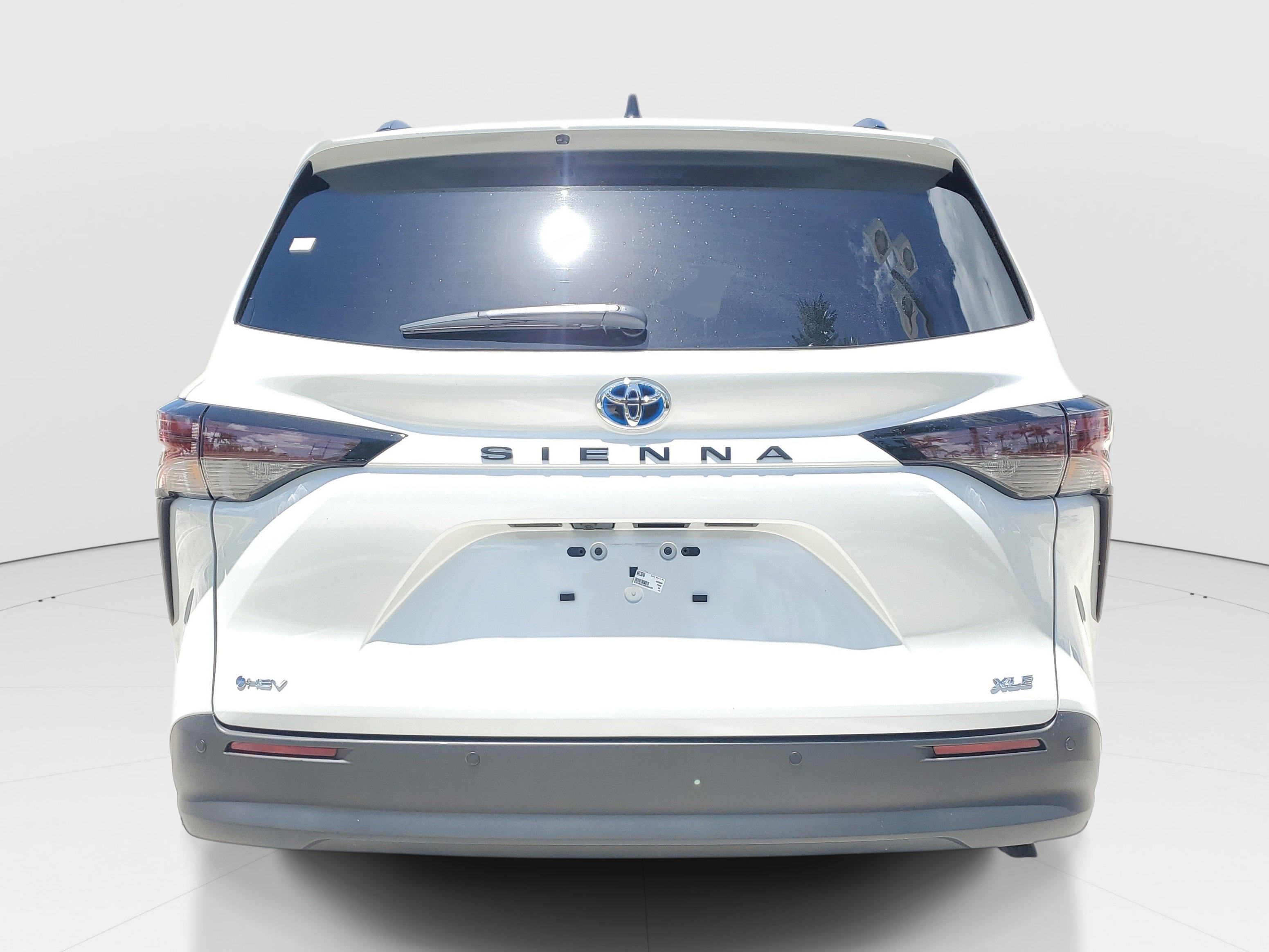 Certified 2025 Toyota Sienna XLE FWD image 5