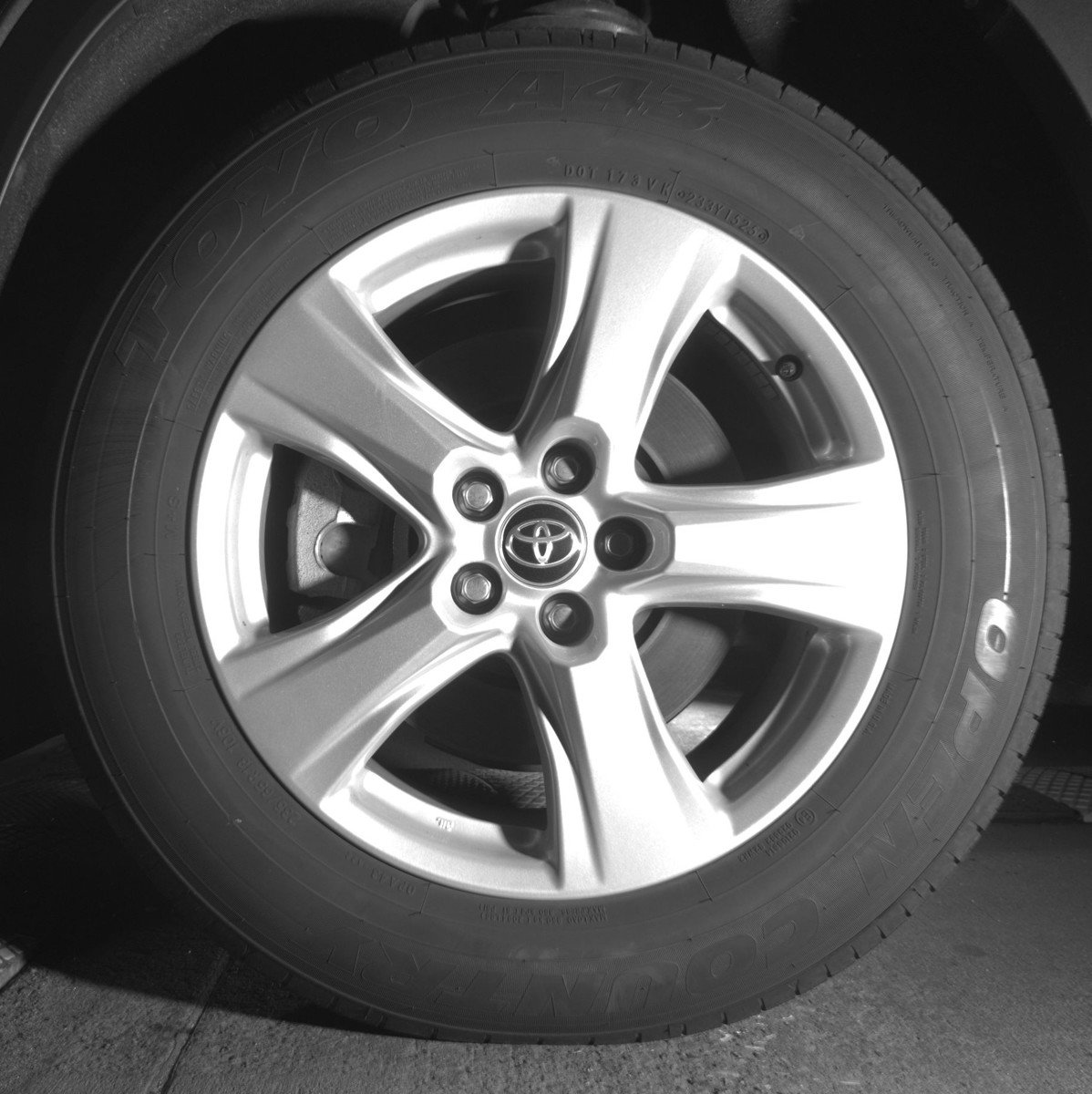 Used 2025 Toyota Highlander LE FWD image 12
