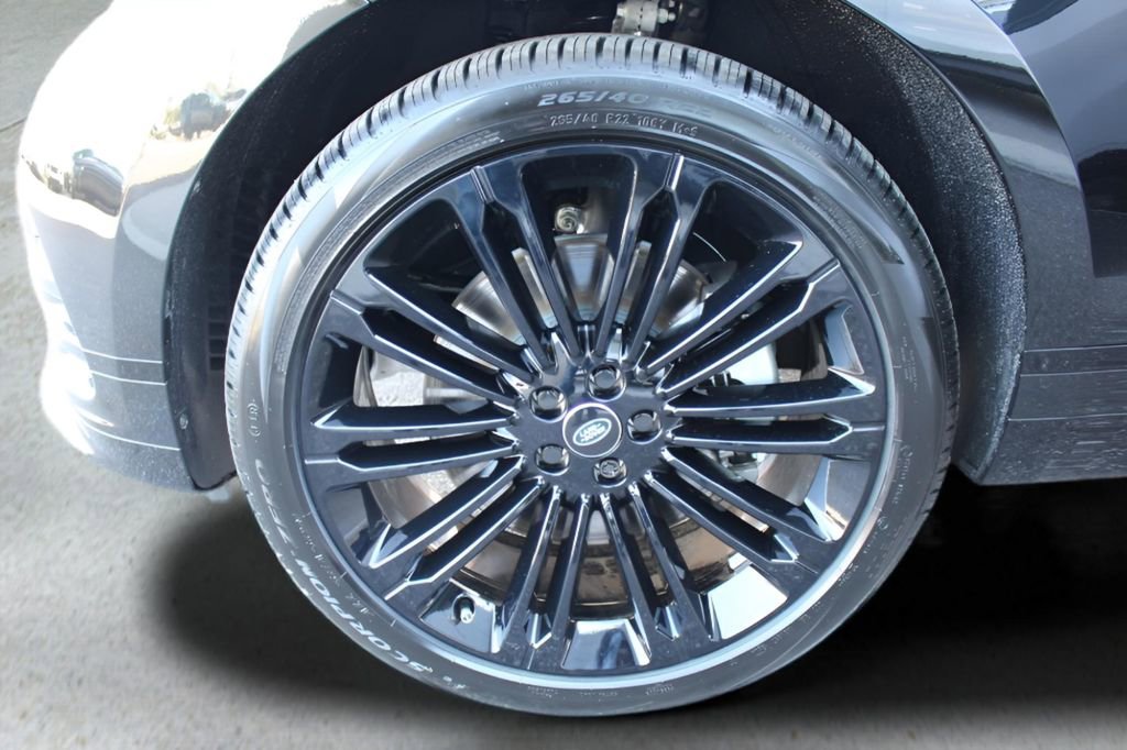 Used 2025 Land Rover Range Rover Velar Dynamic SE AWD/4WD image 9