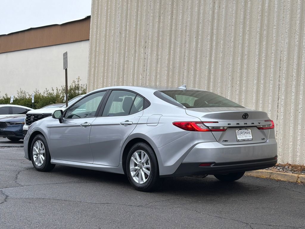 Used 2025 Toyota Camry LE w/ Convenience Package image 5