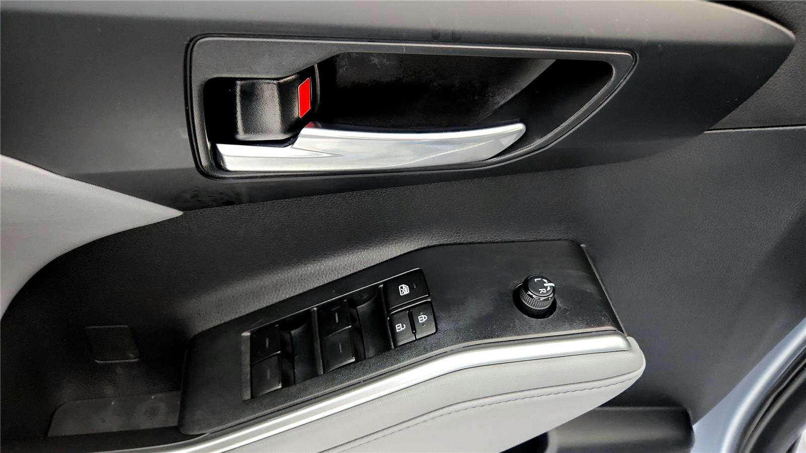 Certified 2023 Toyota Highlander XLE image 17