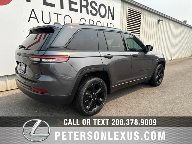 Used 2024 Jeep Grand Cherokee Altitude AWD/4WD image 4