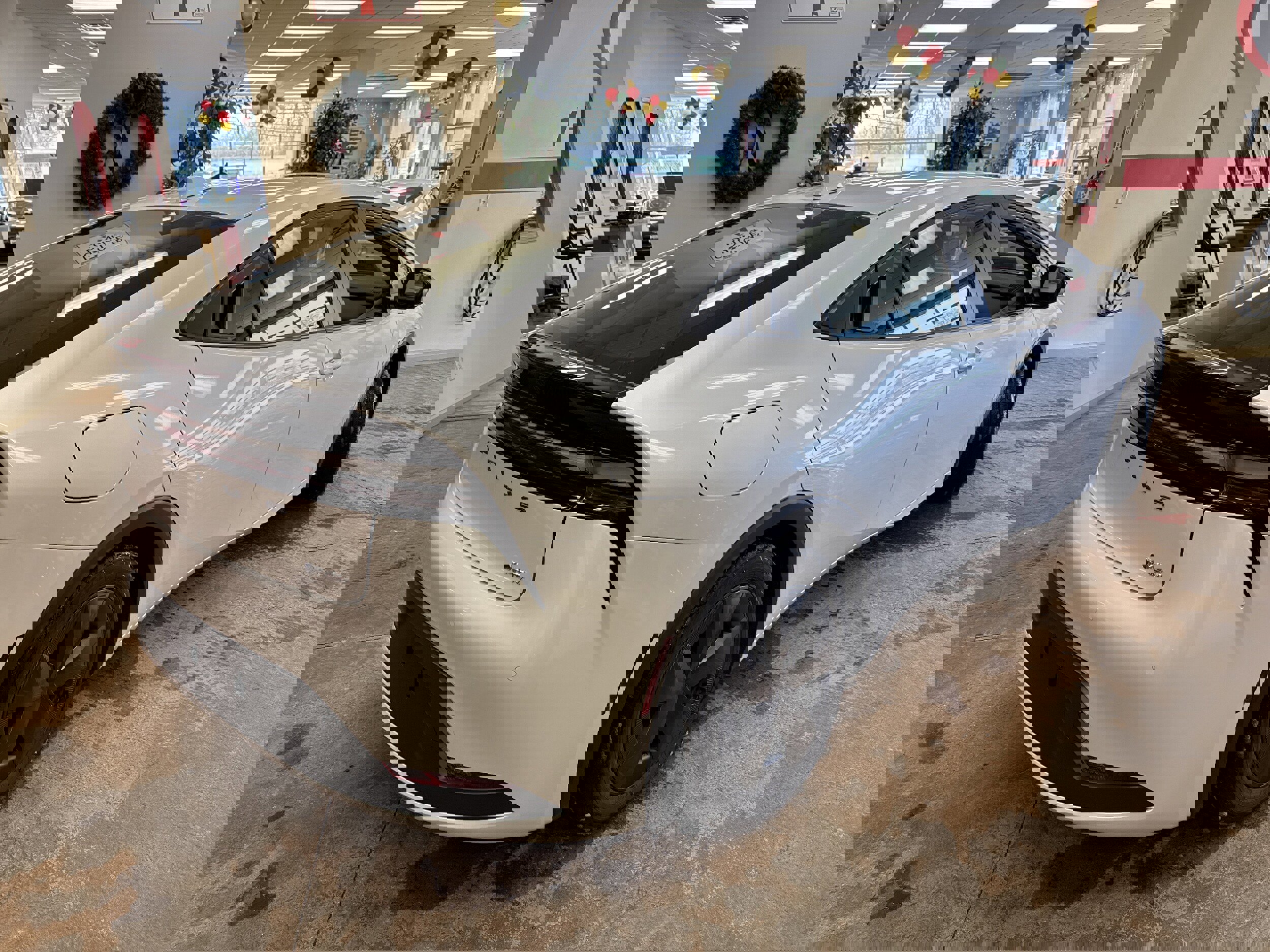 Used 2025 Toyota Prius Plug-In Hybrid image 12