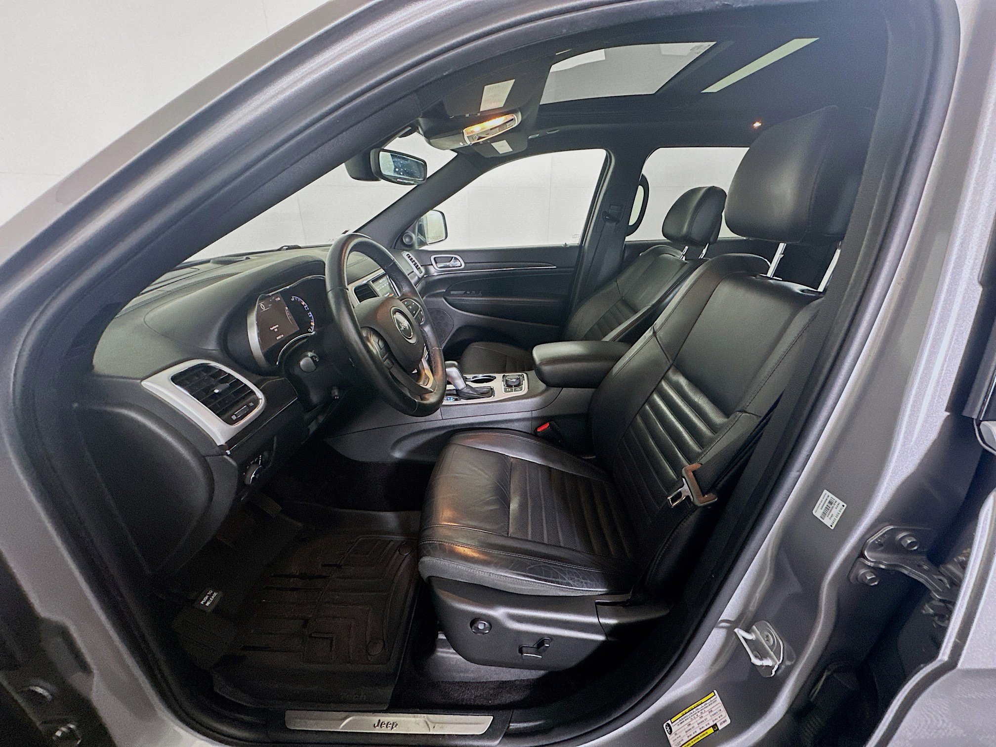 Used 2018 Jeep Grand Cherokee Limited image 13