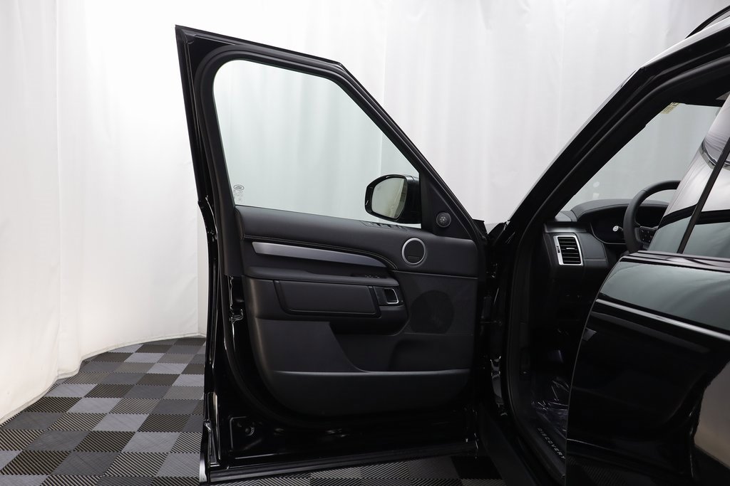 New 2025 Land Rover Discovery Dynamic SE image 5