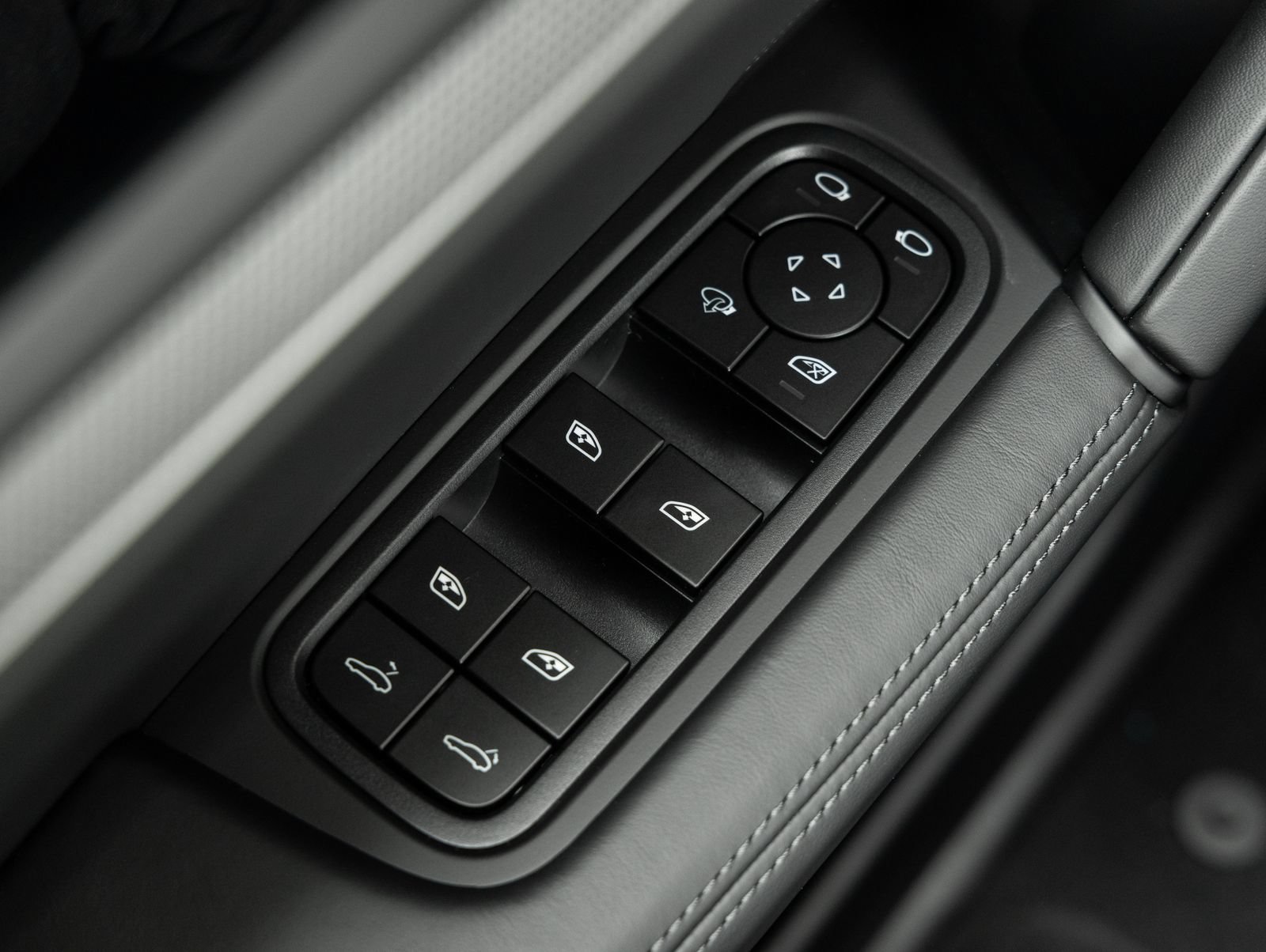 New 2026 Porsche Cayenne Coupe AWD/4WD image 20