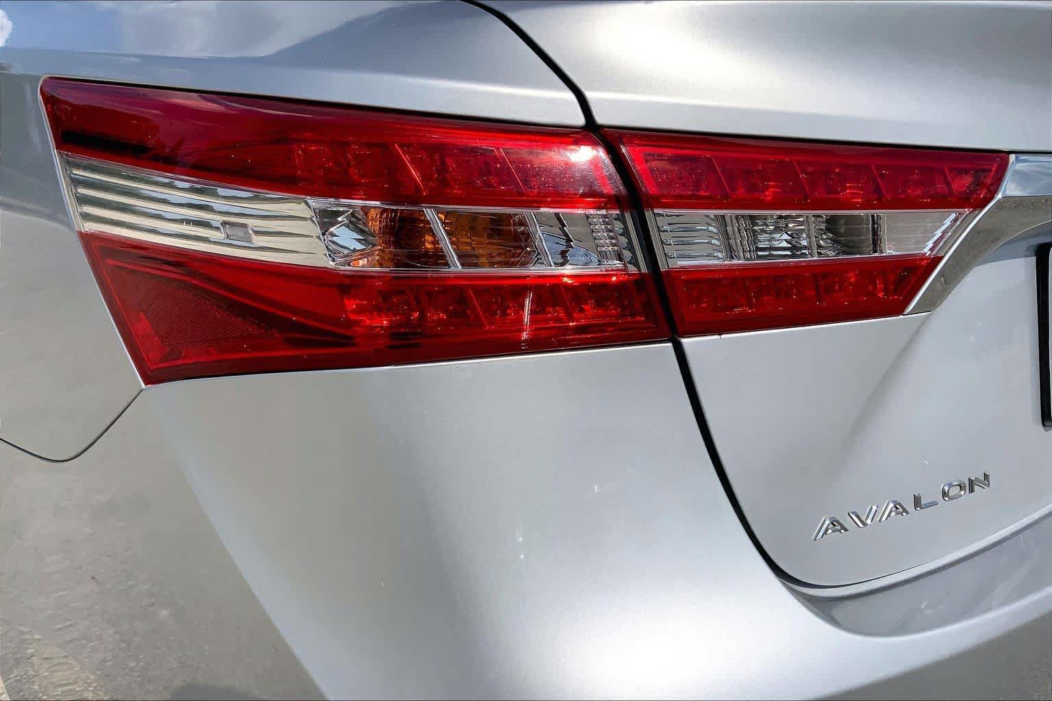 Used 2013 Toyota Avalon XLE Touring FWD image 28