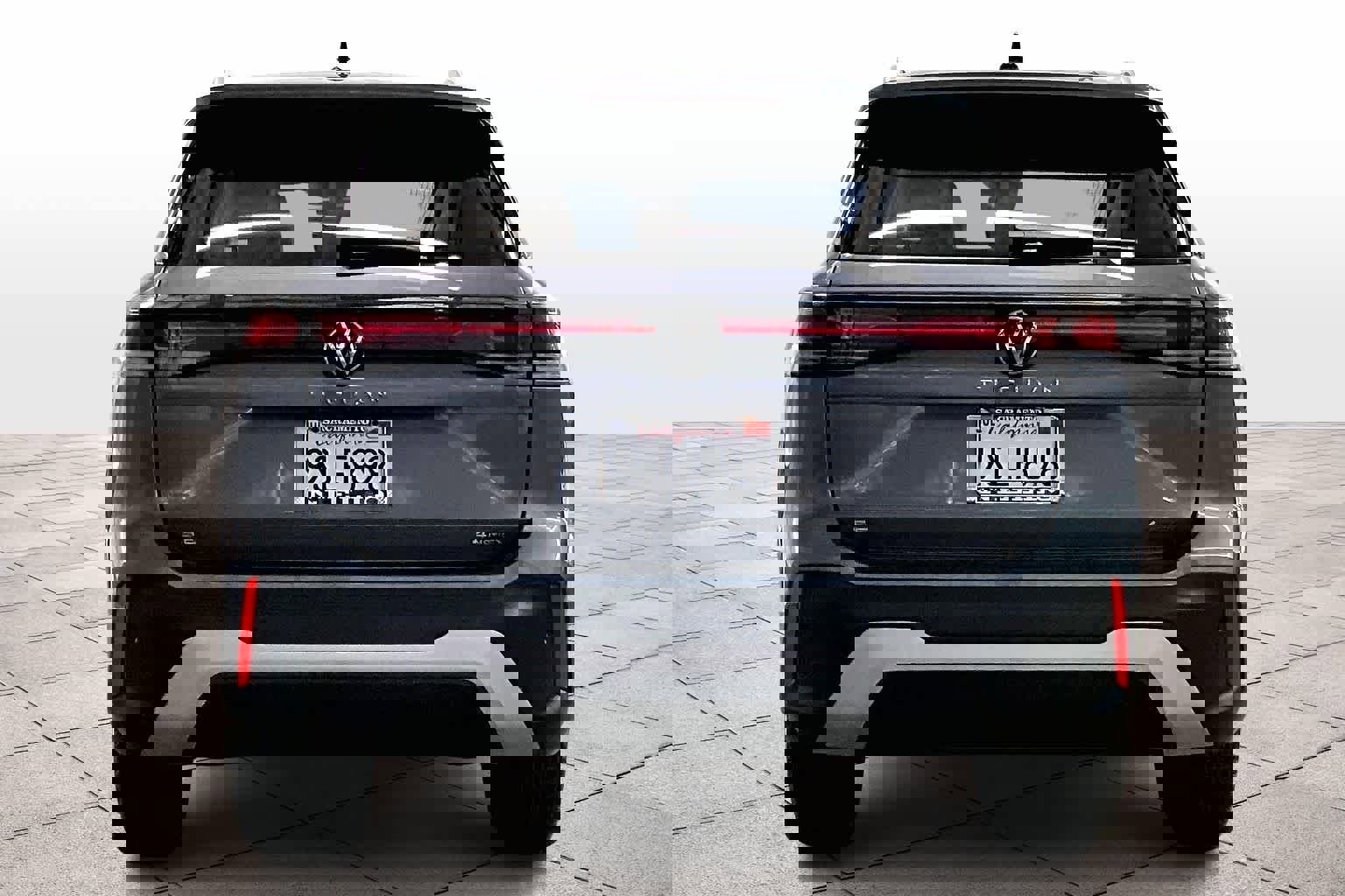 Used 2025 Volkswagen Tiguan SE image 7