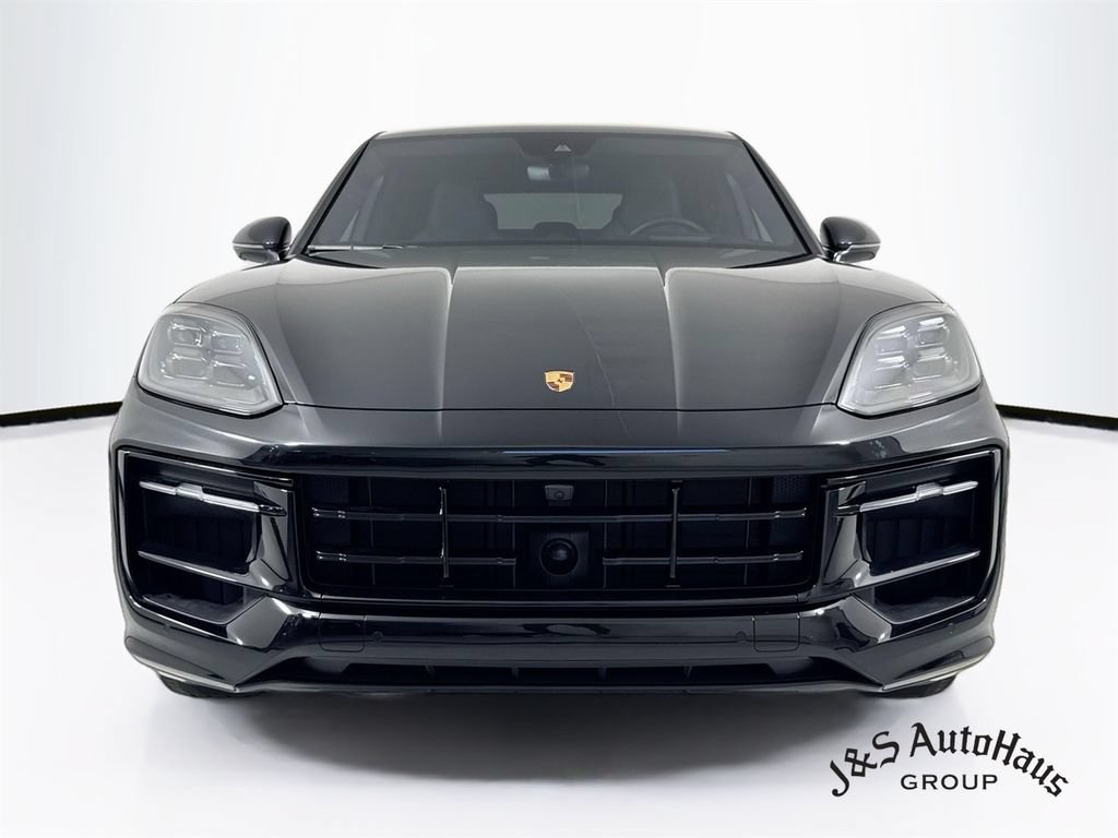 Used 2025 Porsche Cayenne GTS AWD/4WD image 2