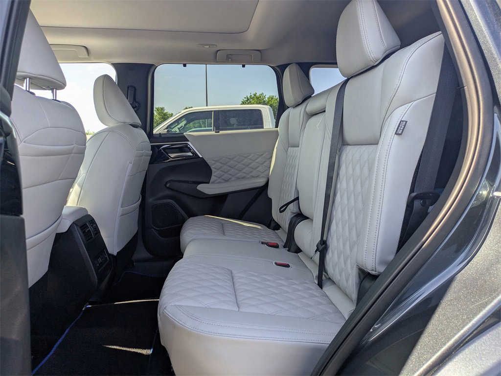 New 2025 Mitsubishi Outlander SEL image 14