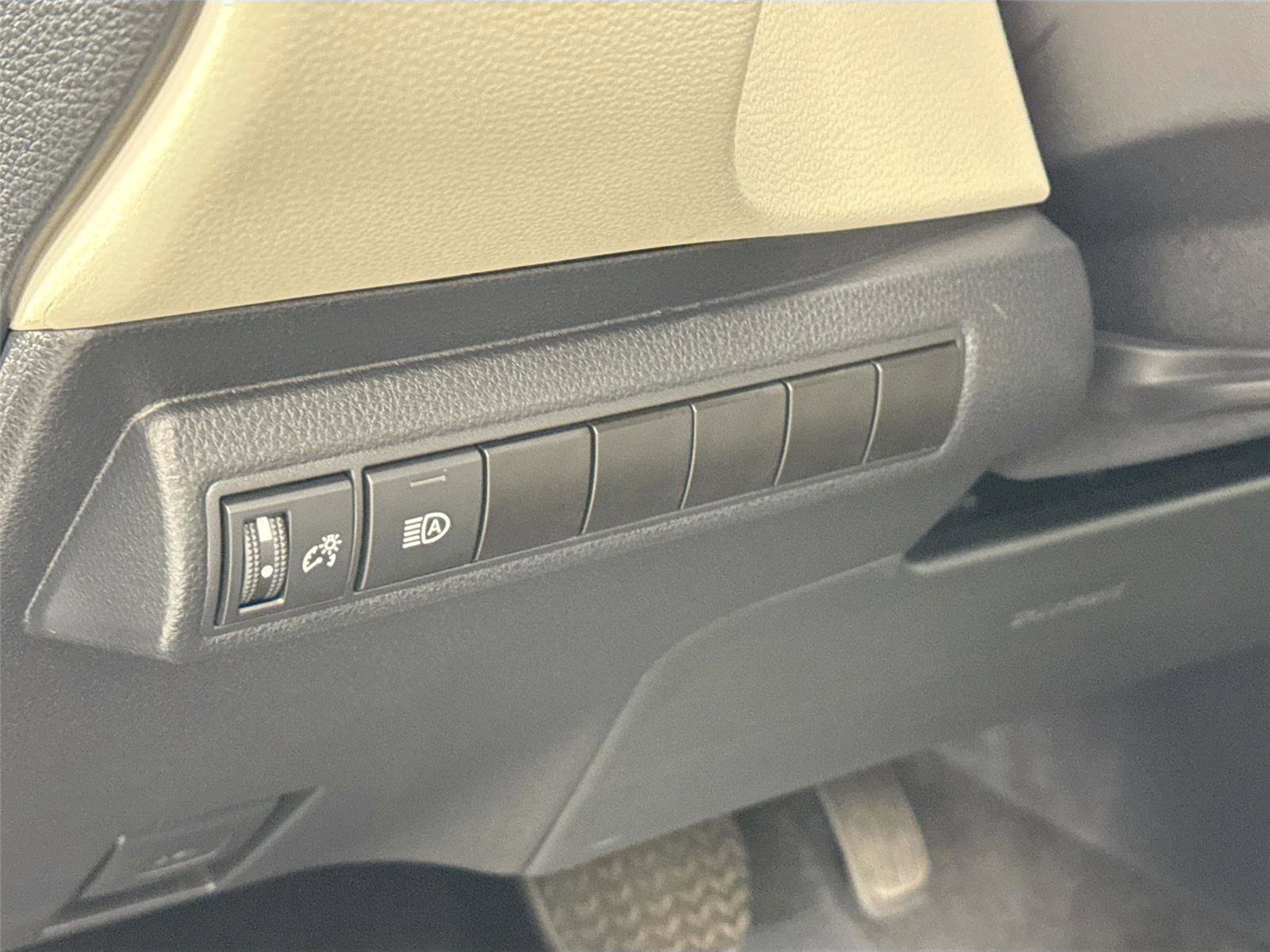 Used 2025 Toyota Corolla LE image 14