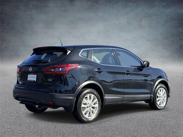 Used 2021 Nissan Rogue Sport S image 2