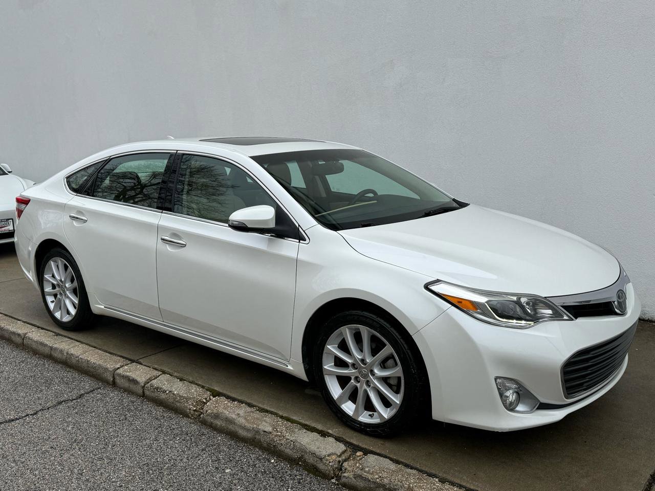 Used 2015 Toyota Avalon Limited w/ Technology Package image 19
