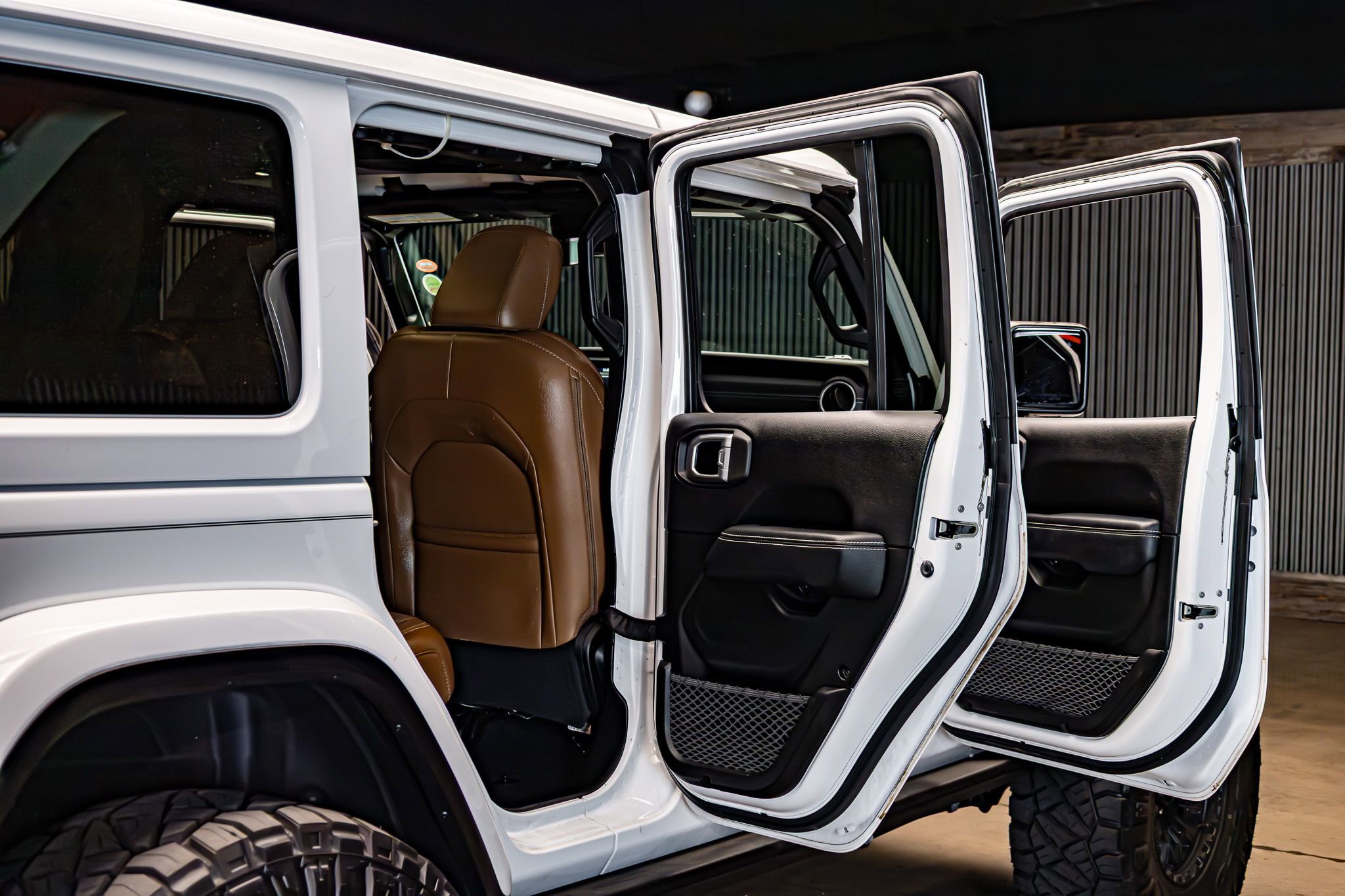 Used 2020 Jeep Wrangler Unlimited Sahara AWD/4WD image 31