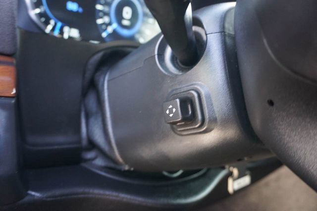 Used 2018 Cadillac Escalade Luxury AWD/4WD image 17