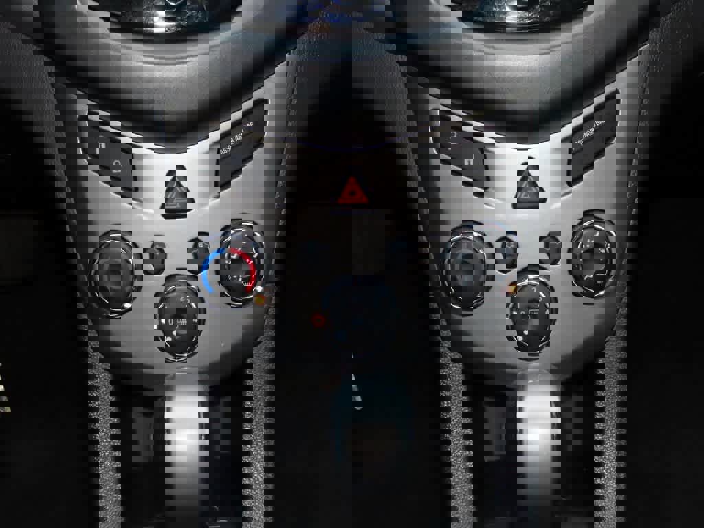 Used 2014 Chevrolet Sonic LT image 19