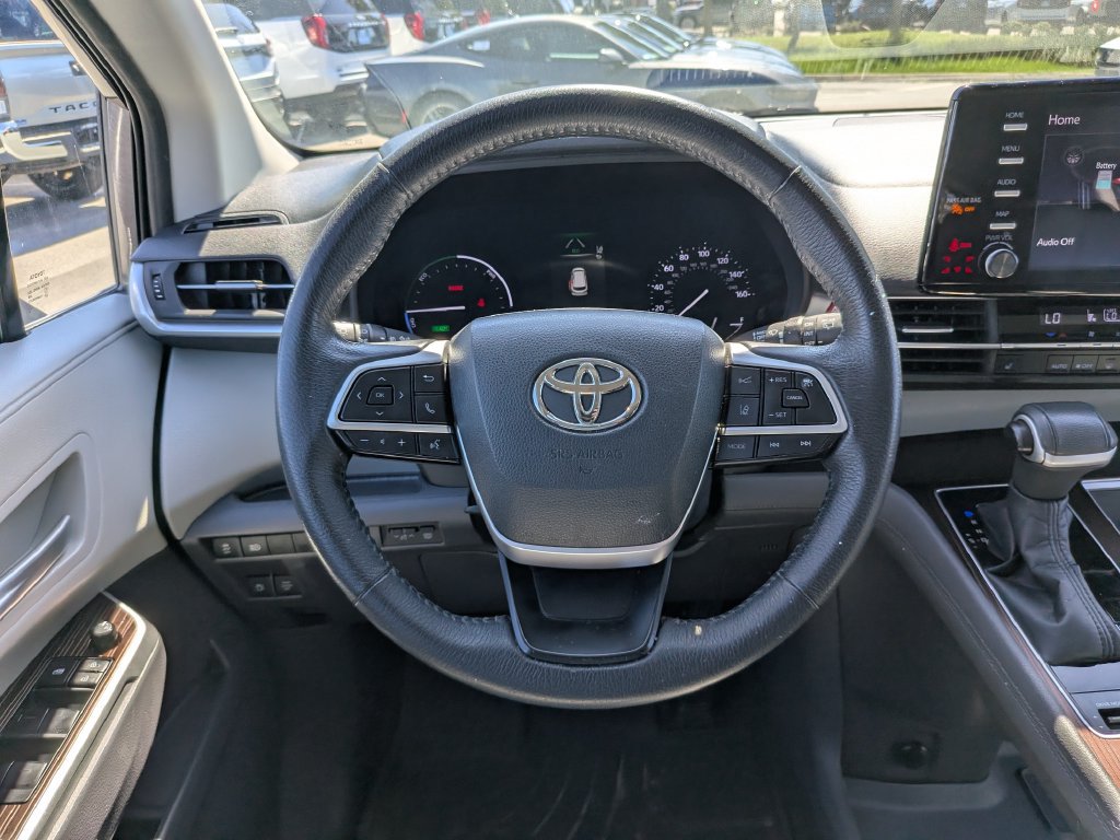 Used 2022 Toyota Sienna XLE FWD image 17