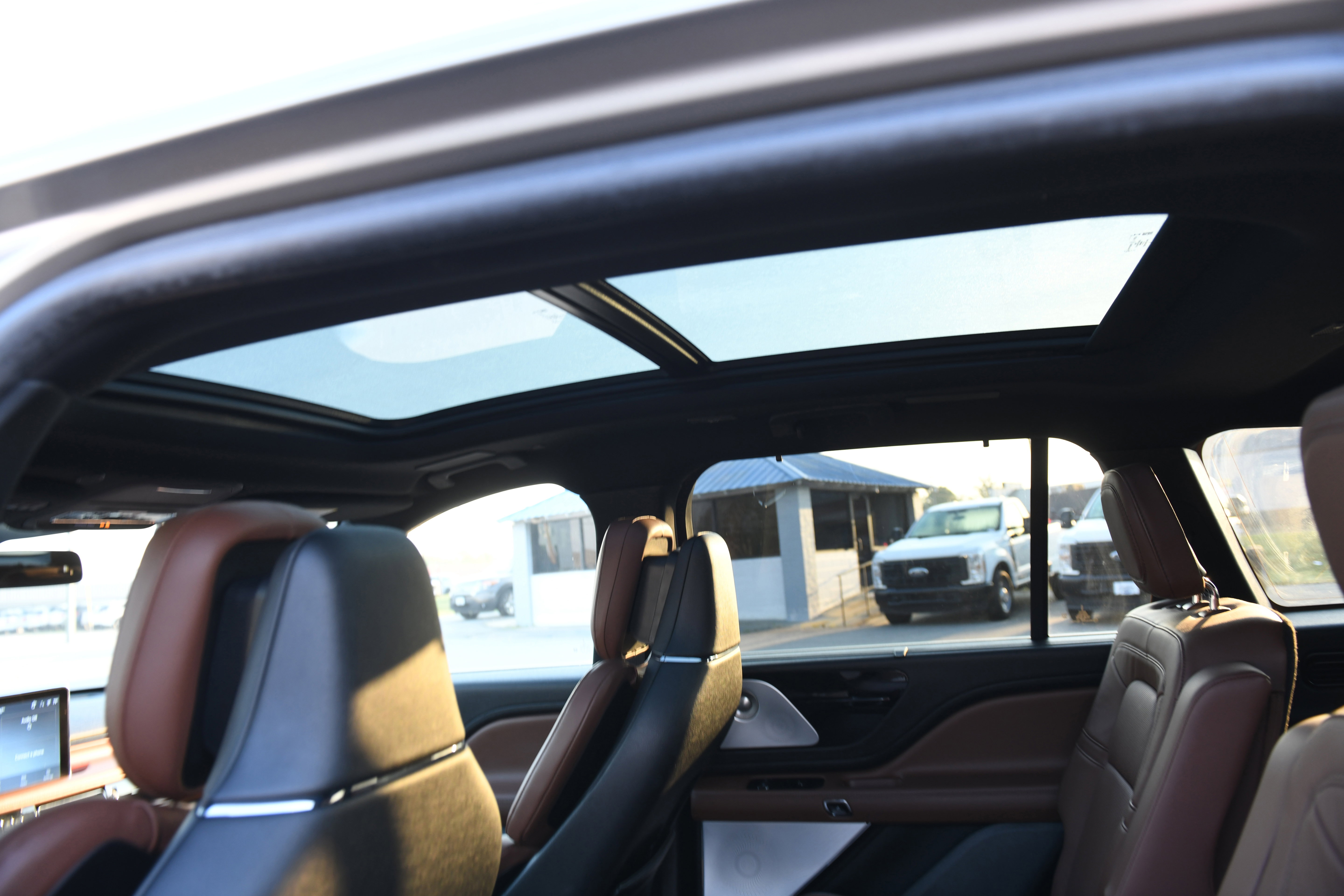 Used 2023 Lincoln Aviator Reserve w/ Equipment Group 201A image 19