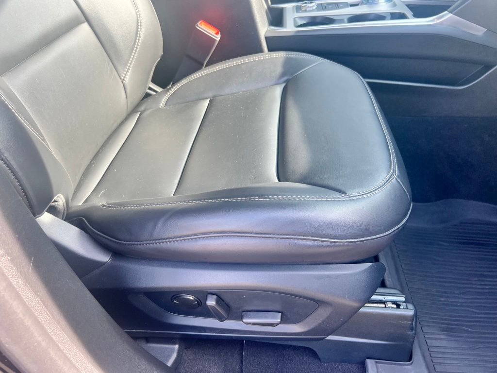 Used 2023 Ford Explorer XLT w/ Equipment Group 202A image 43