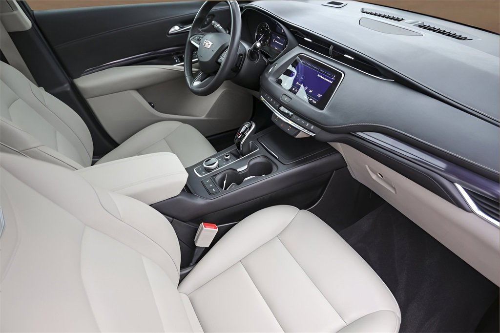 Used 2023 Cadillac XT4 Luxury w/ Driver Awareness Package image 30