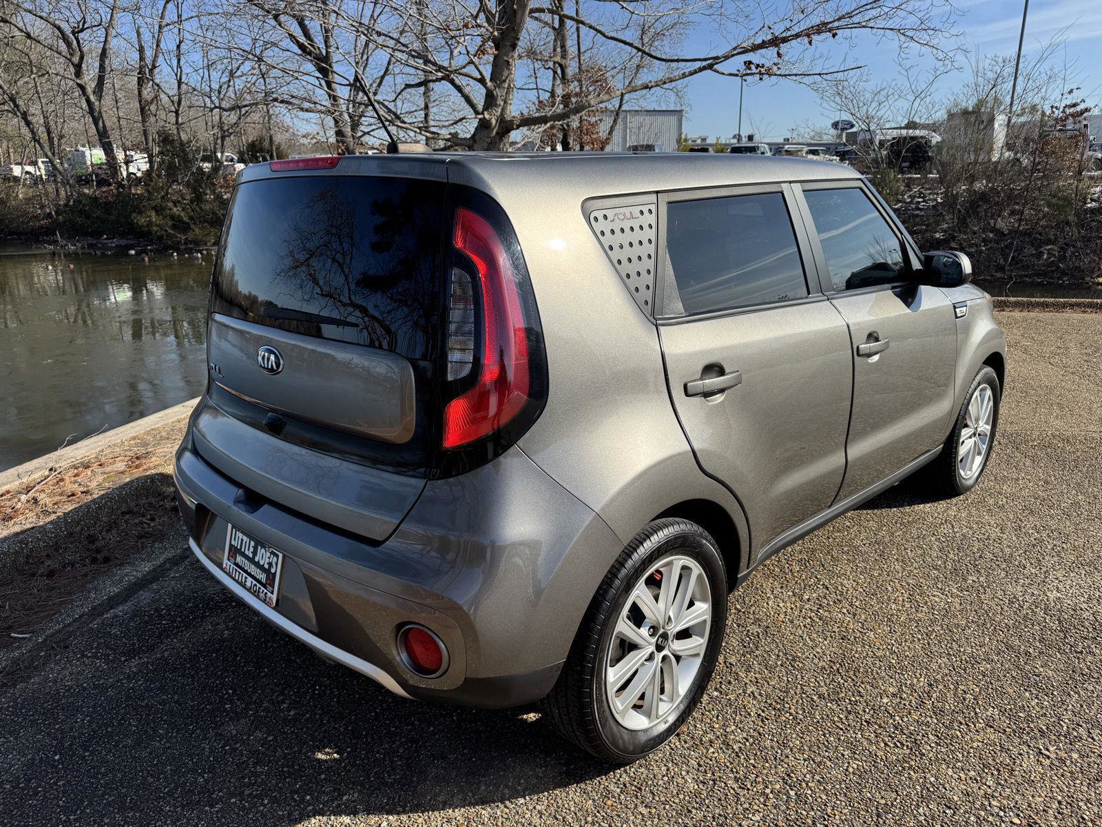 Used 2018 Kia Soul + FWD image 5