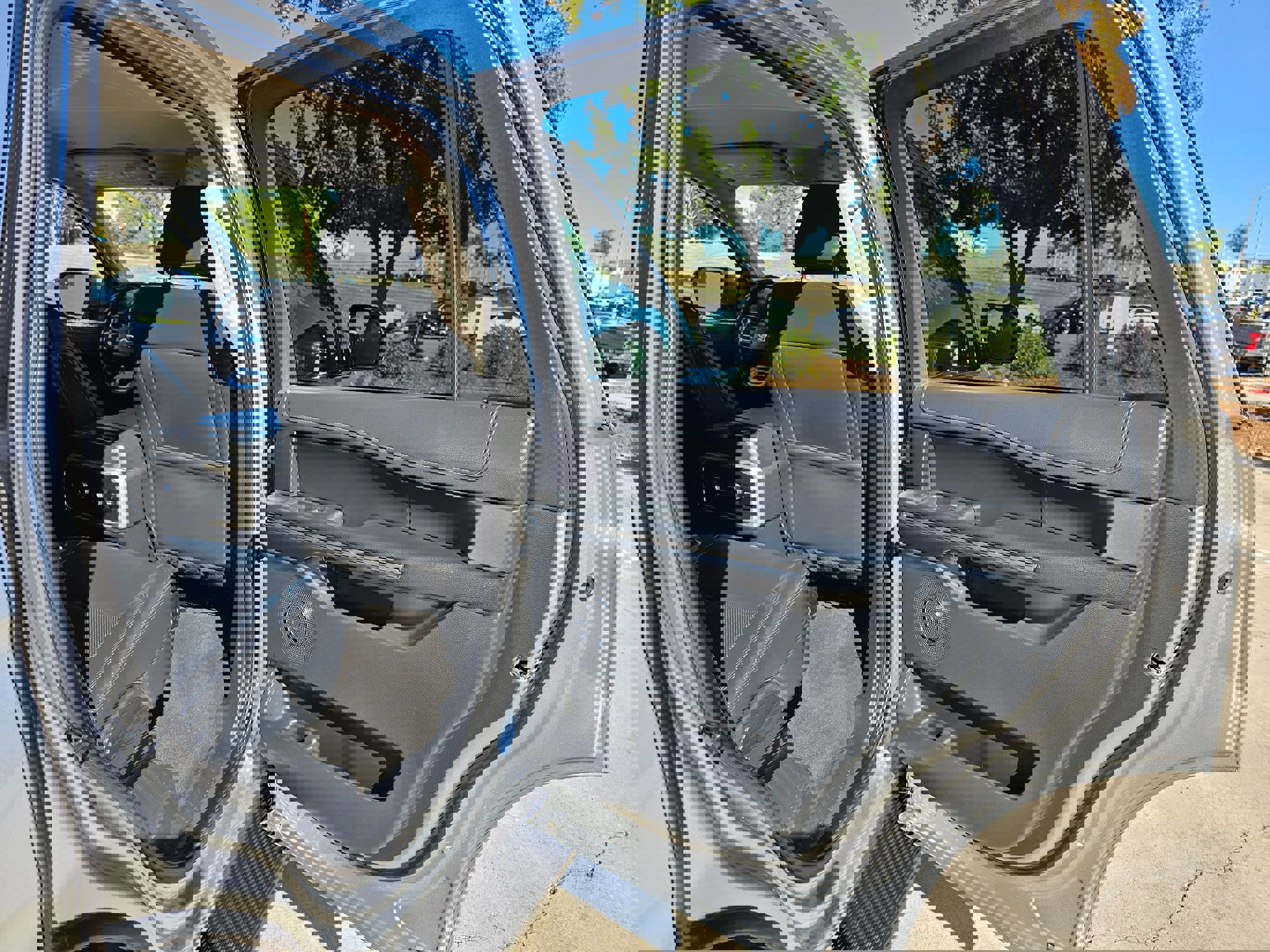 Used 2024 Ford Expedition XLT image 23