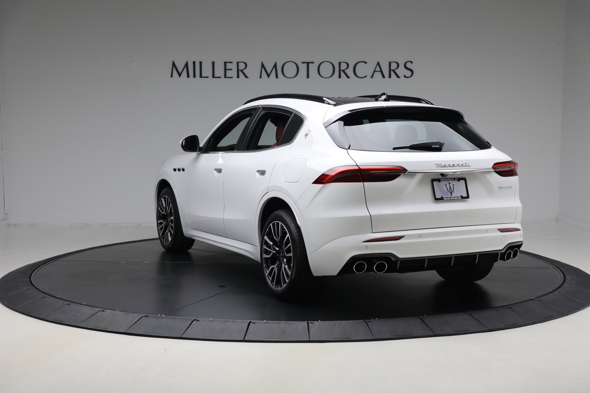 New 2025 Maserati Grecale GT image 4