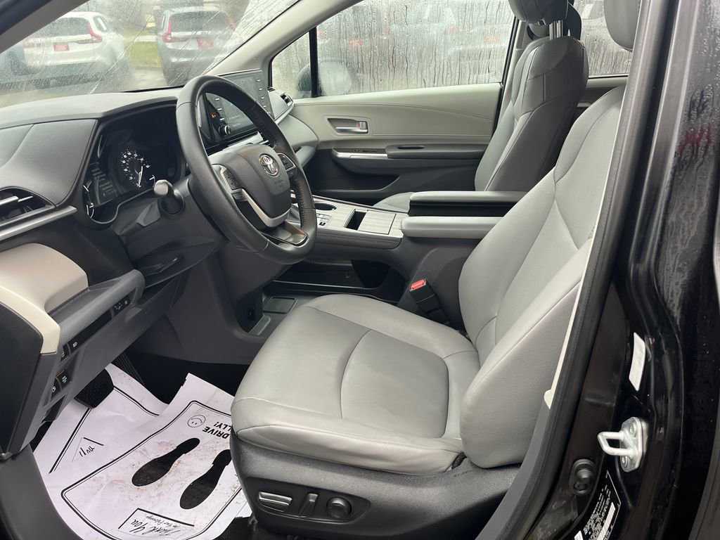 Certified 2023 Toyota Sienna XLE image 10