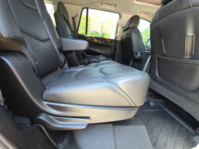 Used 2019 Cadillac Escalade Luxury image 14