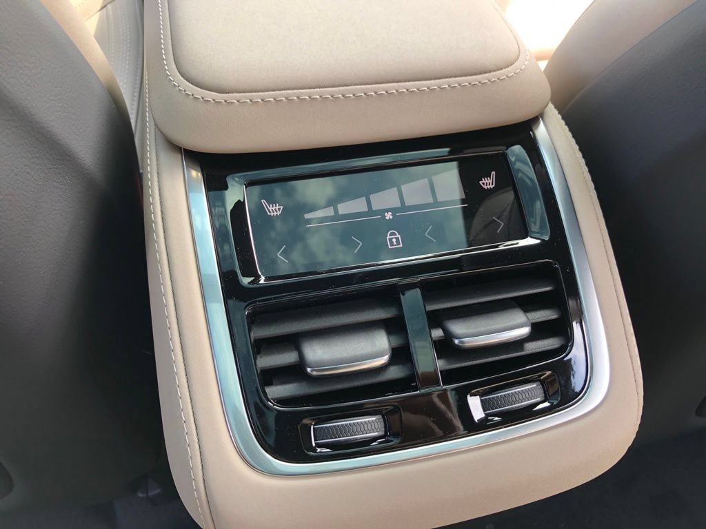 New 2026 Volvo XC90 B6 Plus w/ Protection Package Premier AWD/4WD image 33