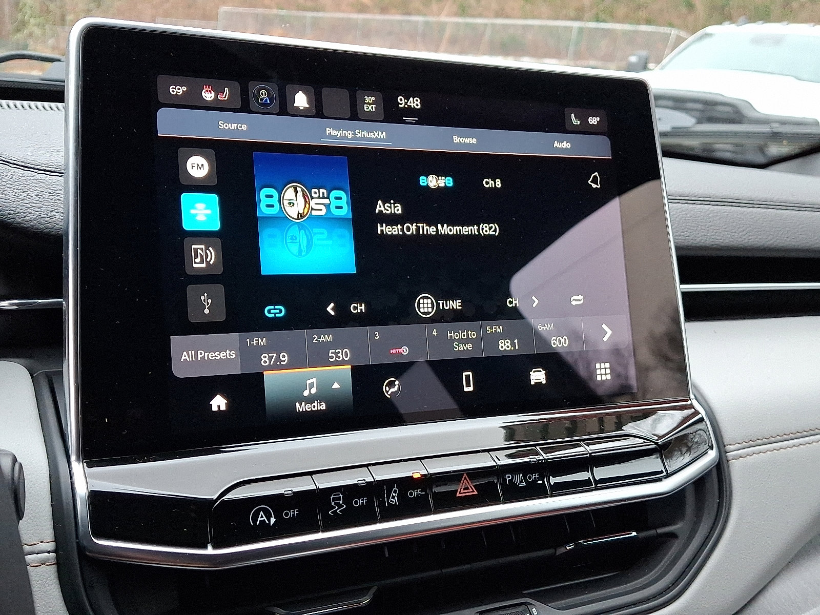 Used 2023 Jeep Compass Limited image 18