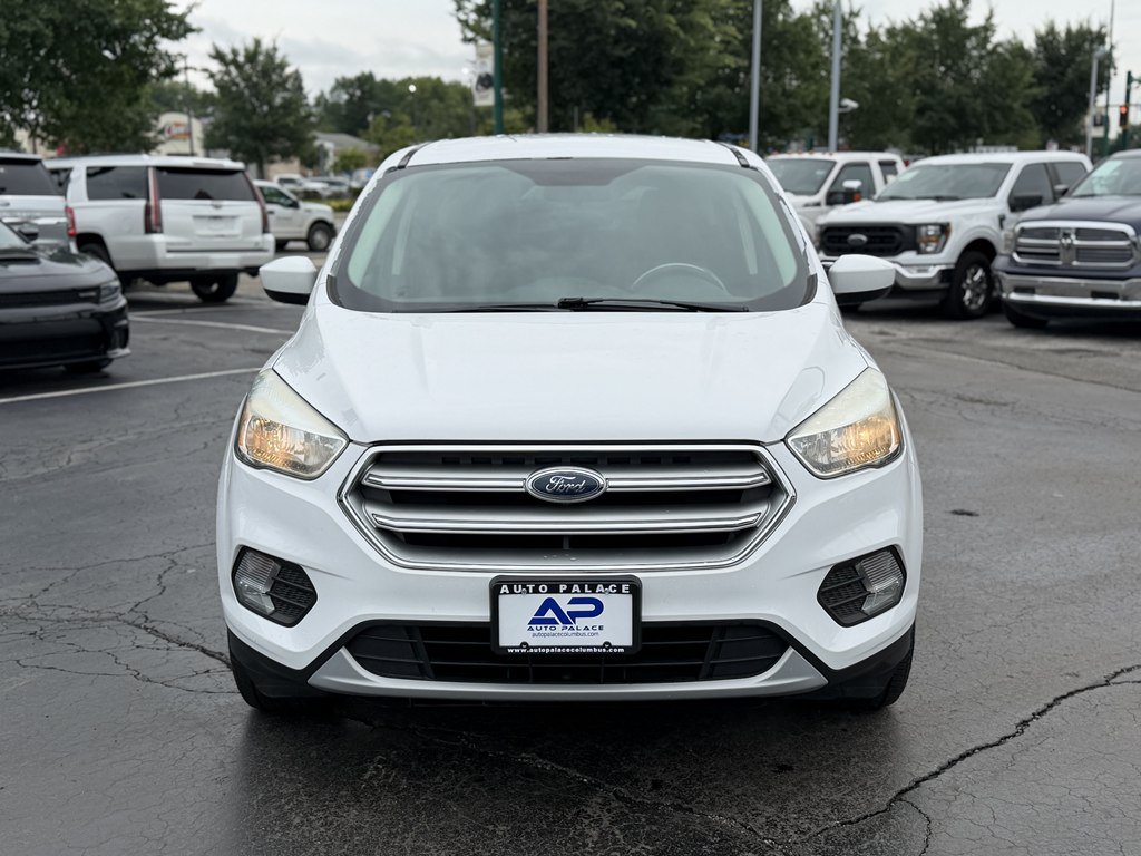Used 2017 Ford Escape SE FWD image 2