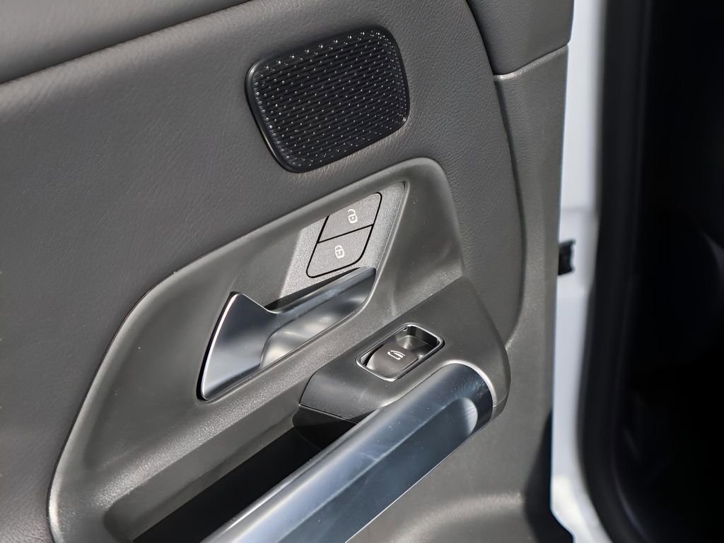New 2026 Mercedes-Benz GLB 250 4MATIC image 23