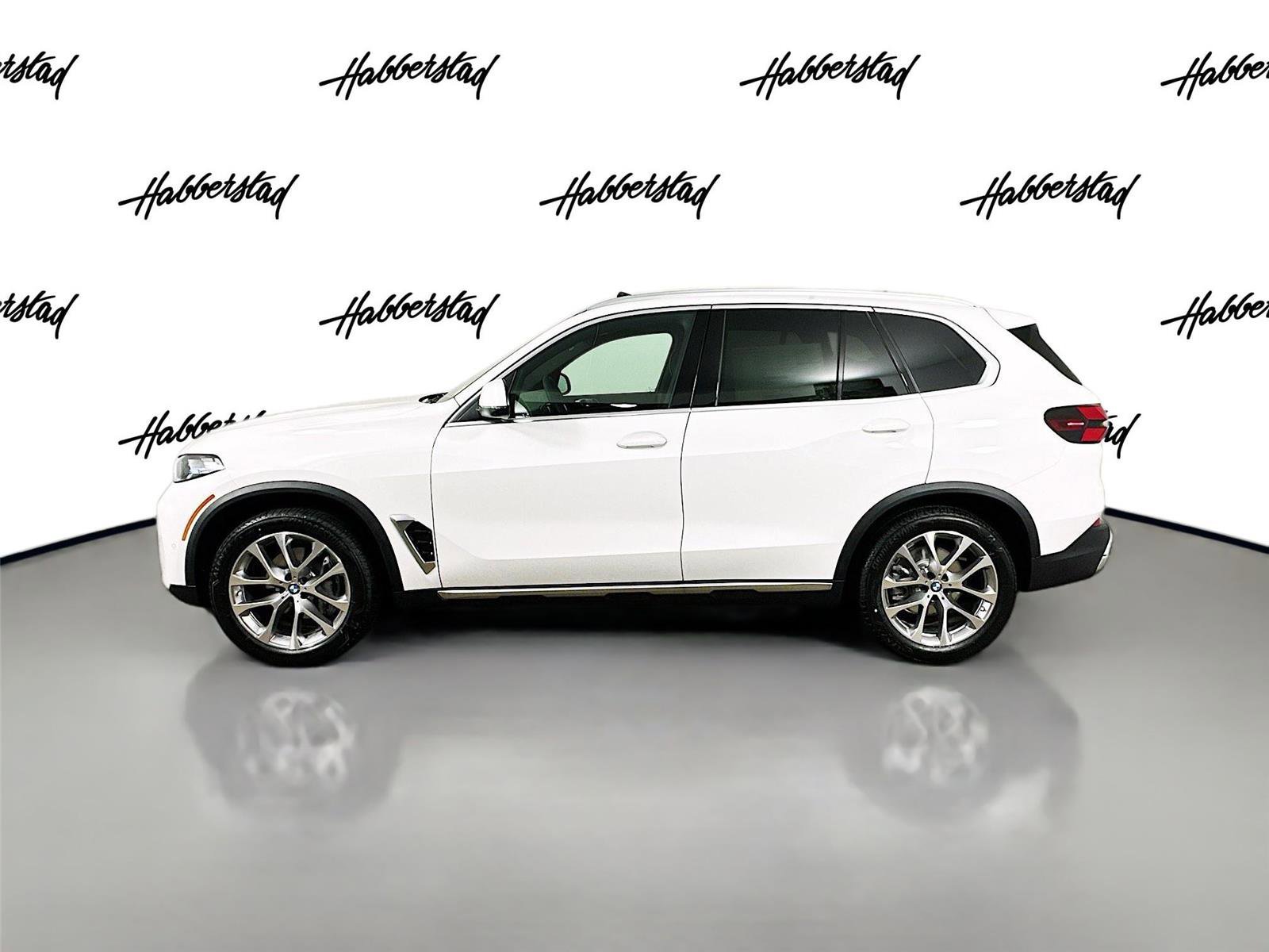 New 2026 BMW X5 xDrive40i w/ Parking Assistance Package image 8