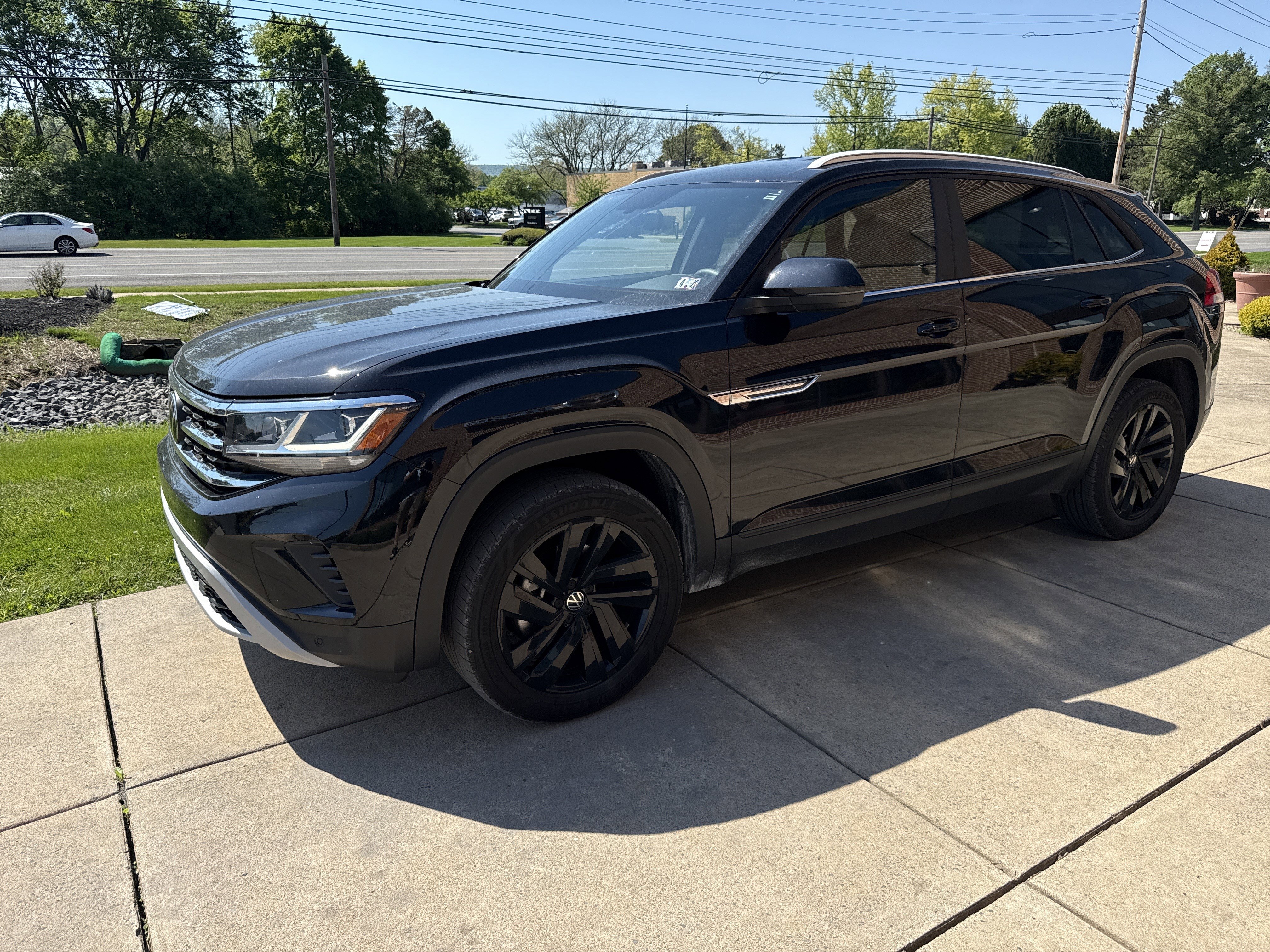 Used 2023 Volkswagen Atlas Cross Sport SE w/ Black Wheel Package AWD/4WD image 7