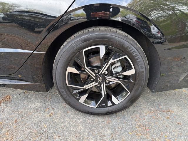 Certified 2025 Hyundai Sonata SEL AWD/4WD image 6