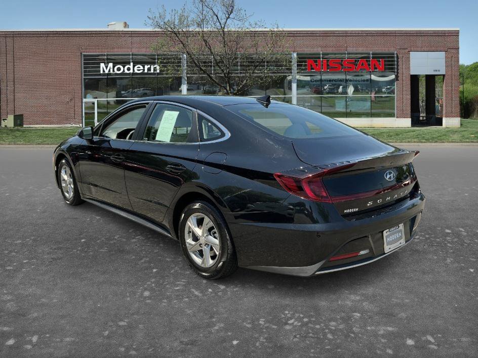 Used 2023 Hyundai Sonata SE w/ Preferred Accessory Package FWD image 2